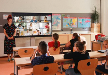 Distance Learning - Interactive Flatscreen Schools - Impact Max Clevertouch